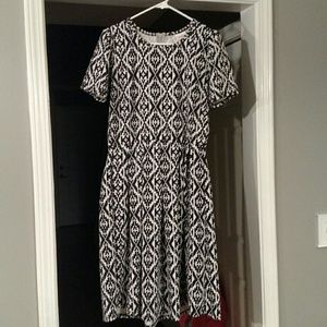 Black & white LuLaRoe Amelia dress (with pockets